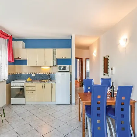 Two-bedroom In アパート *