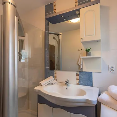 Two-bedroom In アパート *